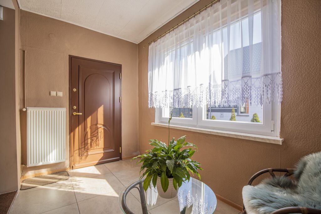 Dwupokoleniowy dom 9km od Brzegu - zdjęcie 12