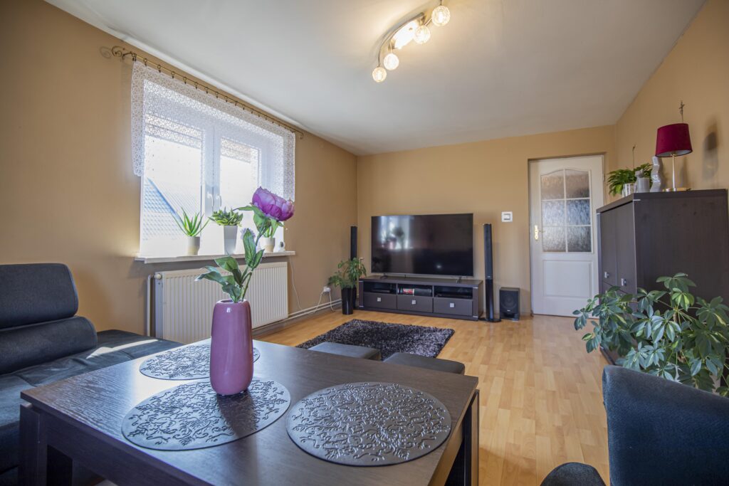 Dwupokoleniowy dom 9km od Brzegu - zdjęcie 1