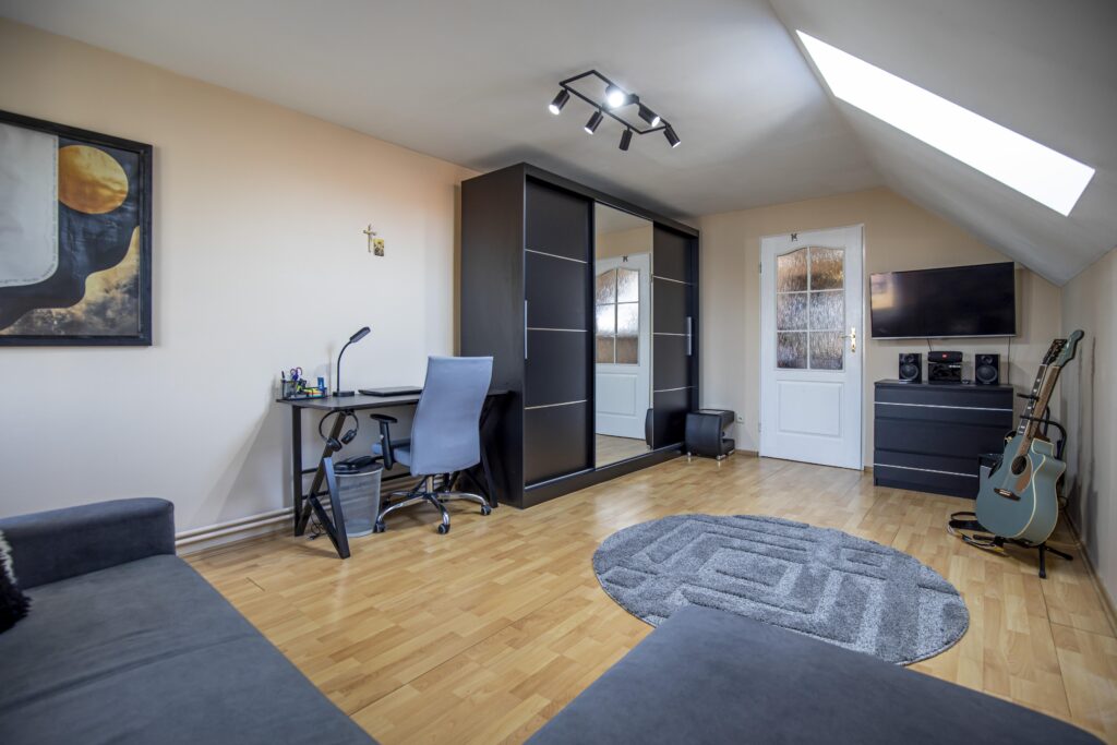 Dwupokoleniowy dom 9km od Brzegu - zdjęcie 2