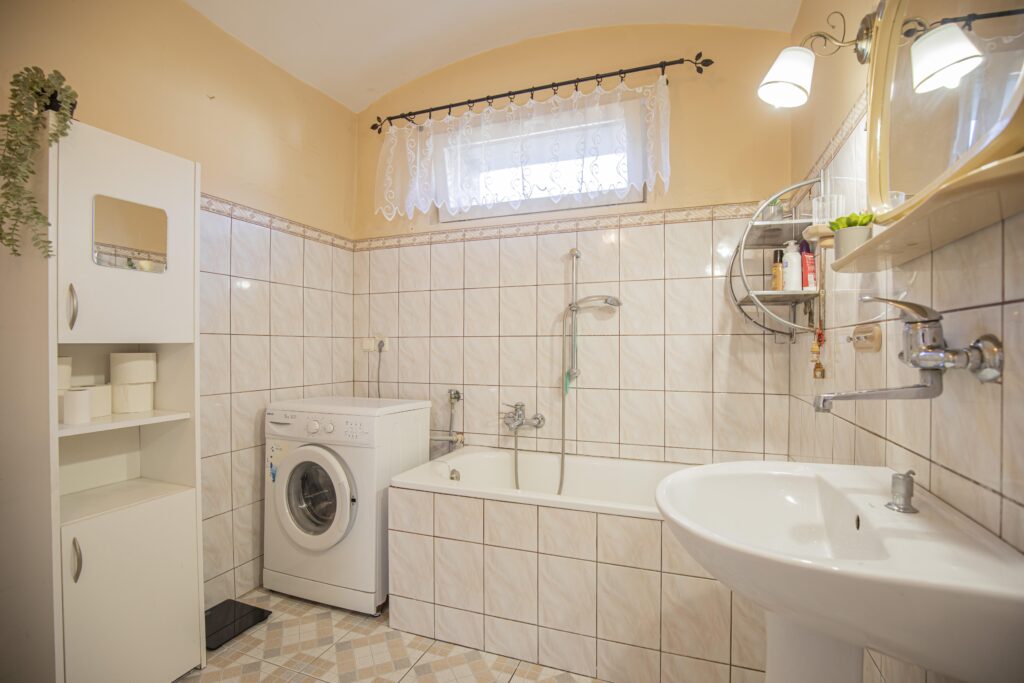 Dwupokoleniowy dom 9km od Brzegu - zdjęcie 9