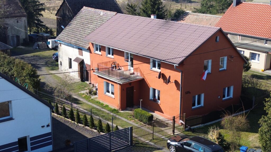 Dwupokoleniowy dom 9km od Brzegu - zdjęcie 13