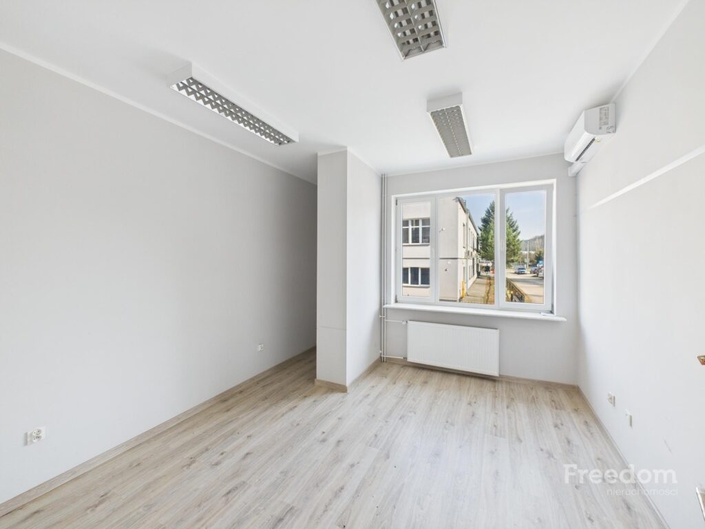 Lokal biurowy na wynajem - Czarnków - zdjęcie 1