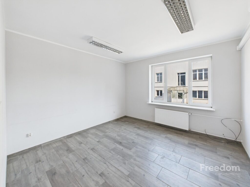 Lokal biurowy na wynajem - Czarnków - zdjęcie 1