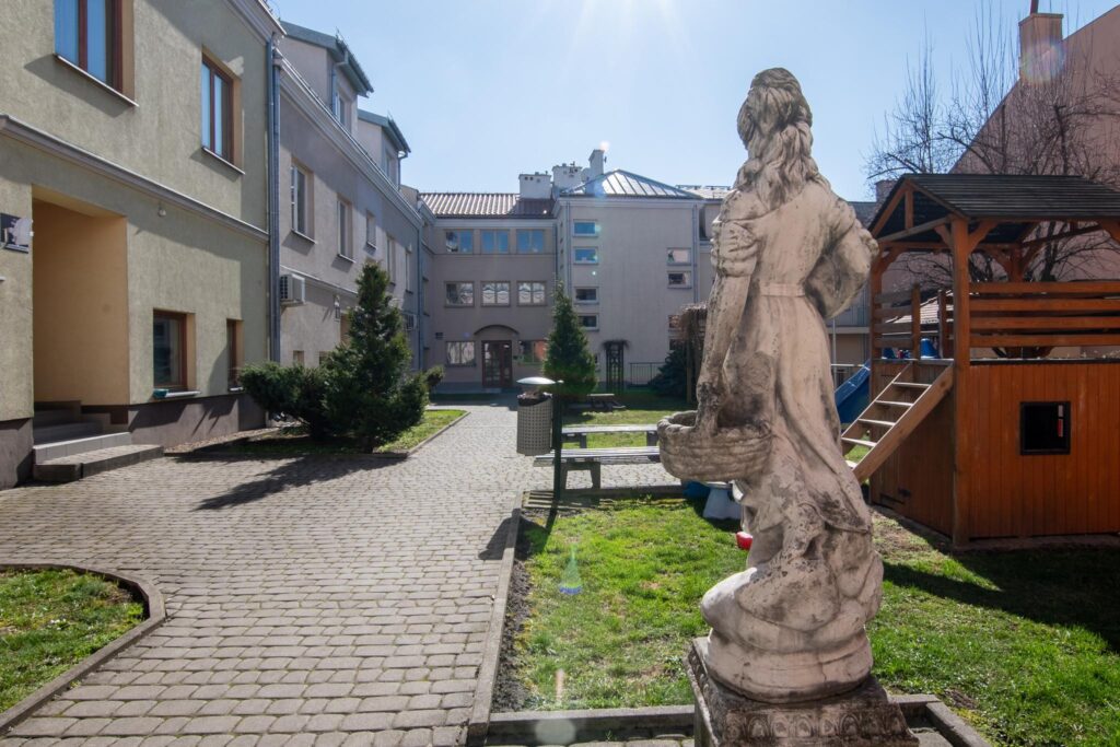 3 pokoje w kamienicy z windą i garażem podziemnym - zdjęcie 41