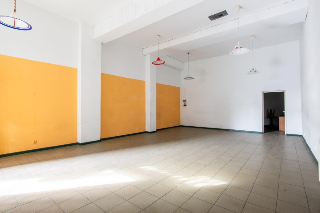 Lokal o powierzchni 71m2 do aranżacji  w Centrum - zdjęcie 1