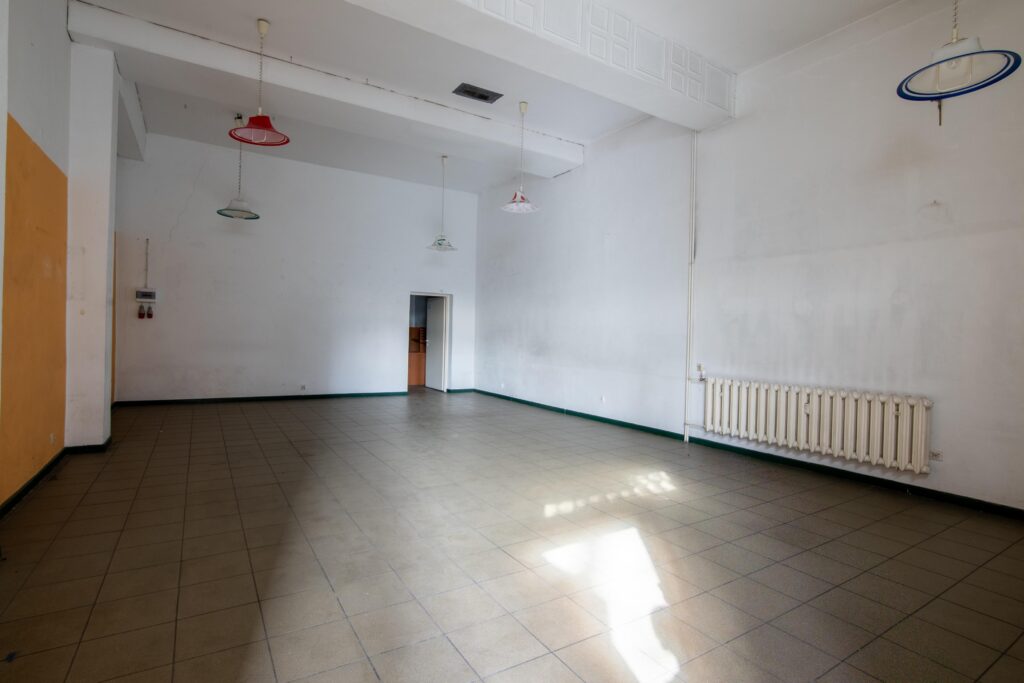 Lokal o powierzchni 71m2 do aranżacji  w Centrum - zdjęcie 3