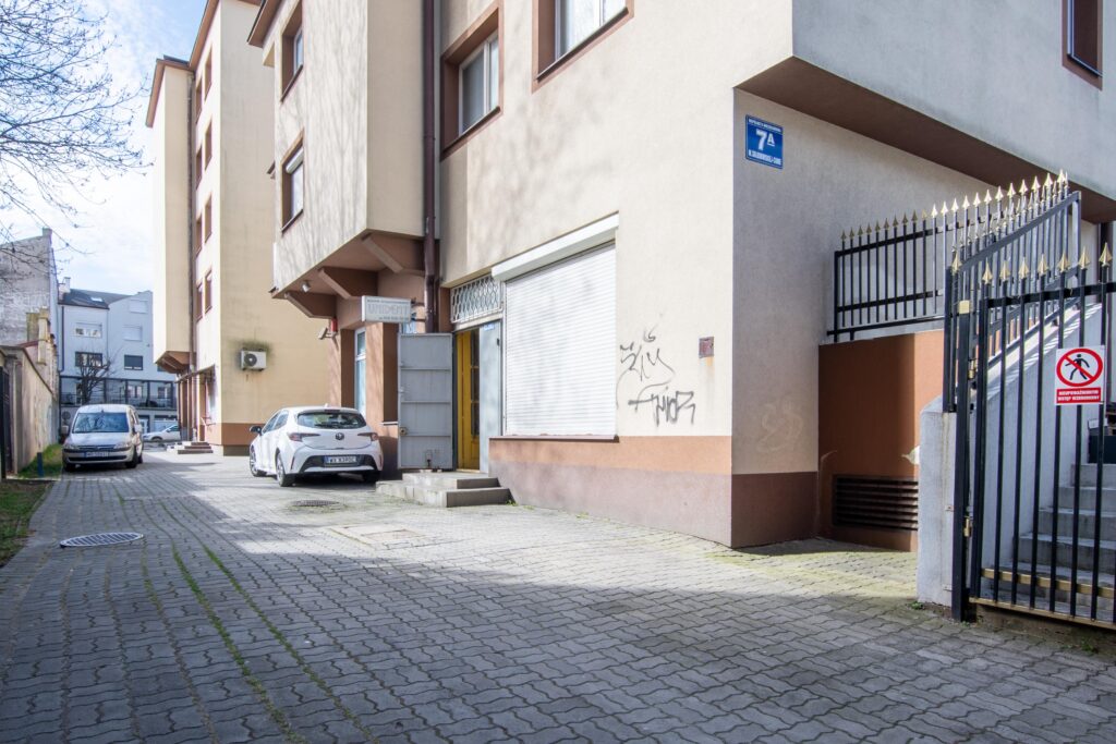 Lokal o powierzchni 71m2 do aranżacji  w Centrum - zdjęcie 9