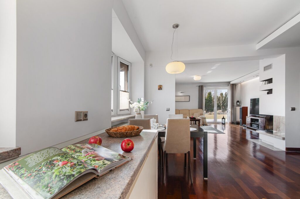 Na sprzedaż przepiękny dom gotowy do wprowadzenia. - zdjęcie 6