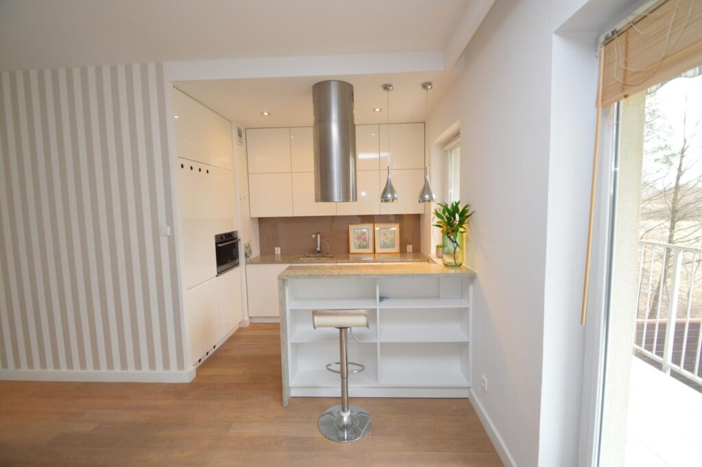 Nowoczesny apartament z balkonem. Garaż i piwnica. - zdjęcie 3