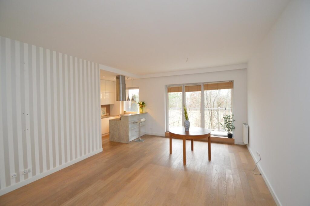 Nowoczesny apartament z balkonem. Garaż i piwnica. - zdjęcie 2