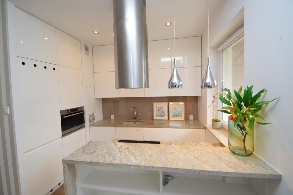 Nowoczesny apartament z balkonem. Garaż i piwnica. - zdjęcie 4