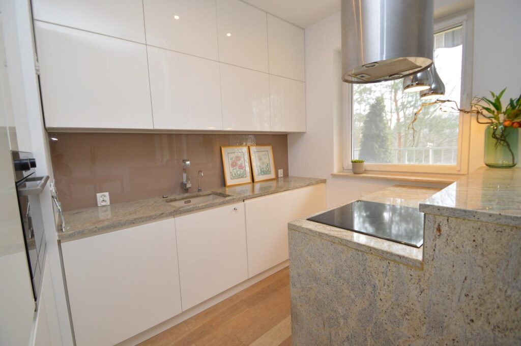 Nowoczesny apartament z balkonem. Garaż i piwnica. - zdjęcie 5