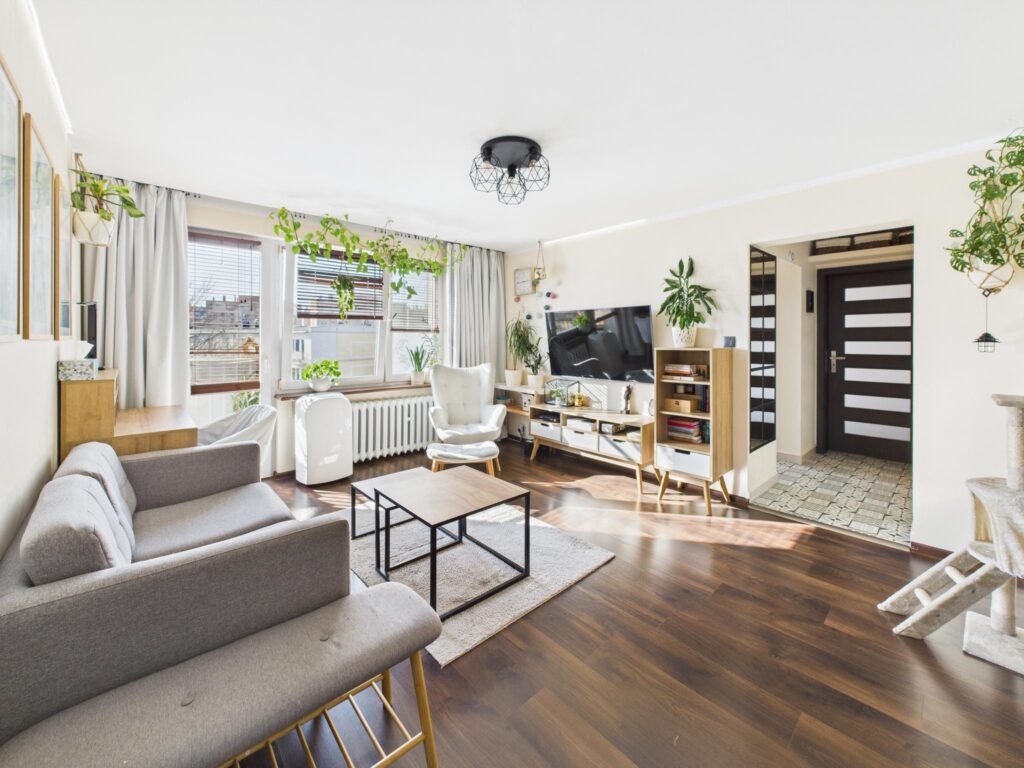 Mieszkanie z balkonem w świetnej lokalizacji - zdjęcie 1