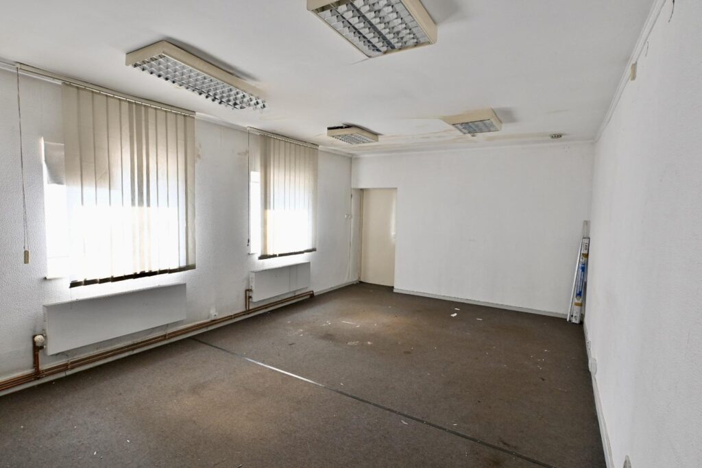 Lokal usługowy przy trasie S8 – Czechy 266B - zdjęcie 9