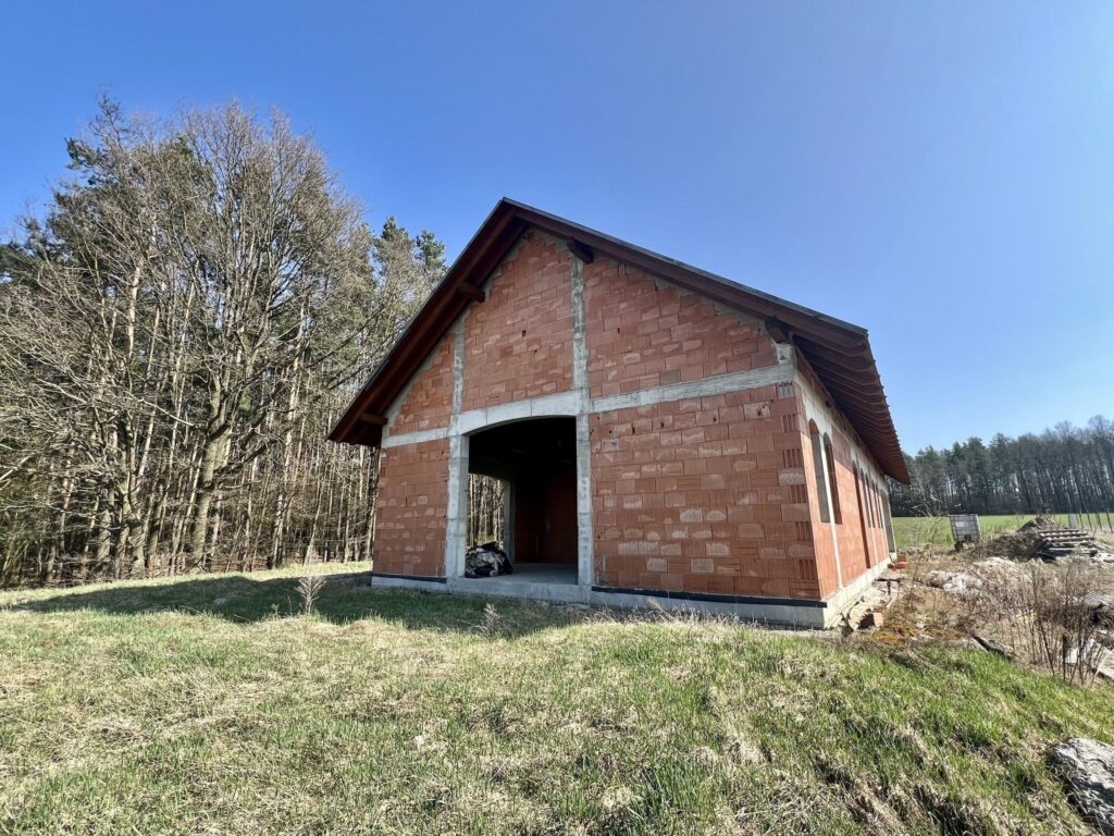 Nowoczesna "stodoła" otoczona lasem - zdjęcie 5