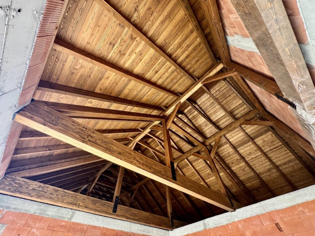 Nowoczesna "stodoła" otoczona lasem - zdjęcie 3