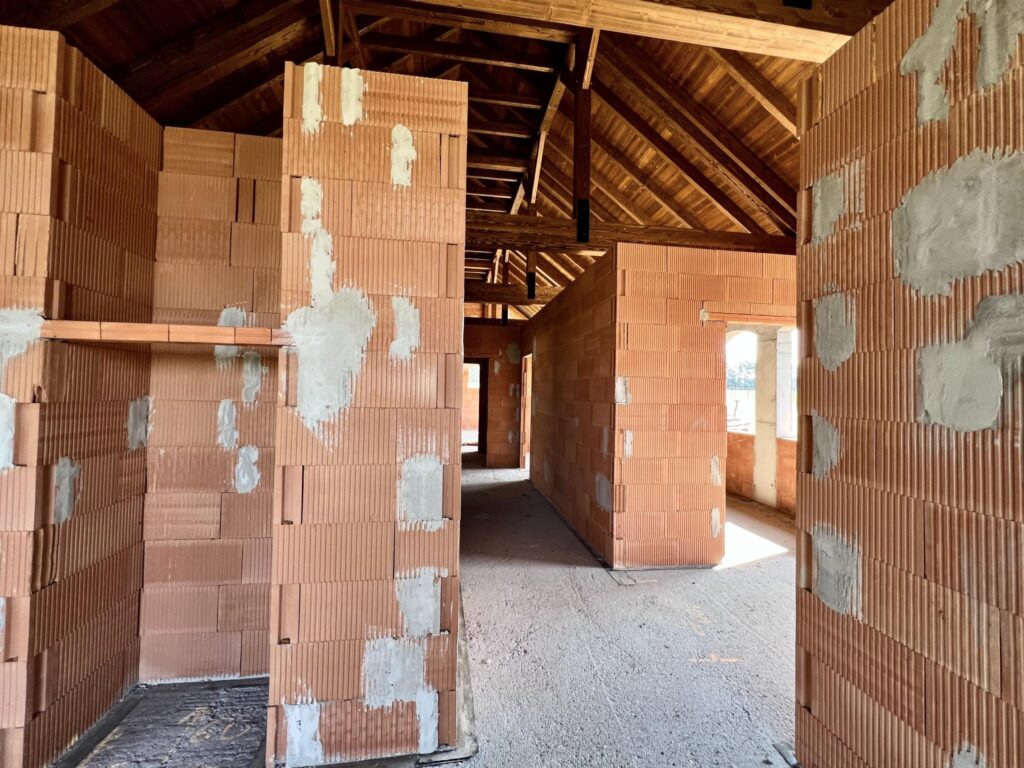 Nowoczesna "stodoła" otoczona lasem - zdjęcie 13