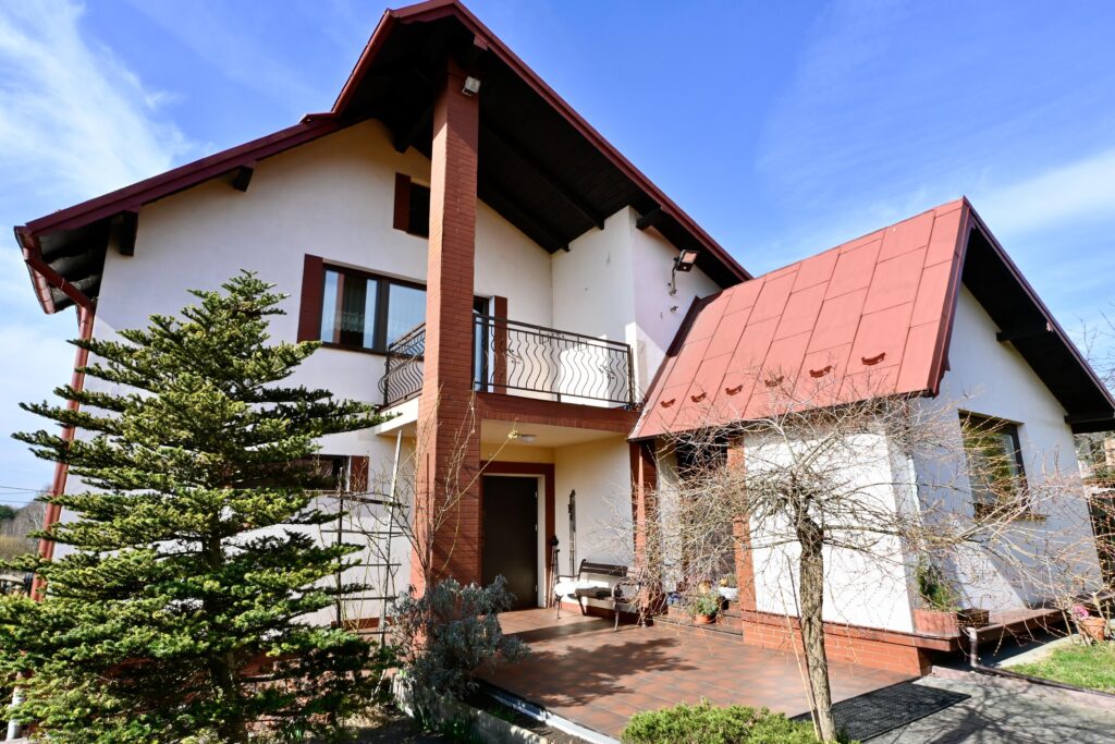 Dom z dużą działką, sadem i własnym lasem - zdjęcie 3