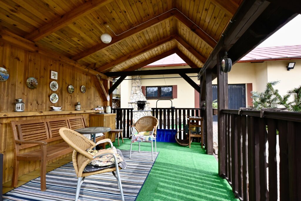 Dom z dużą działką, sadem i własnym lasem - zdjęcie 10