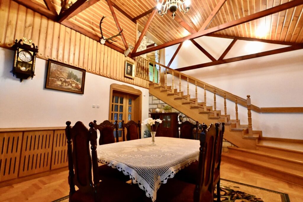 Dom z dużą działką, sadem i własnym lasem - zdjęcie 11