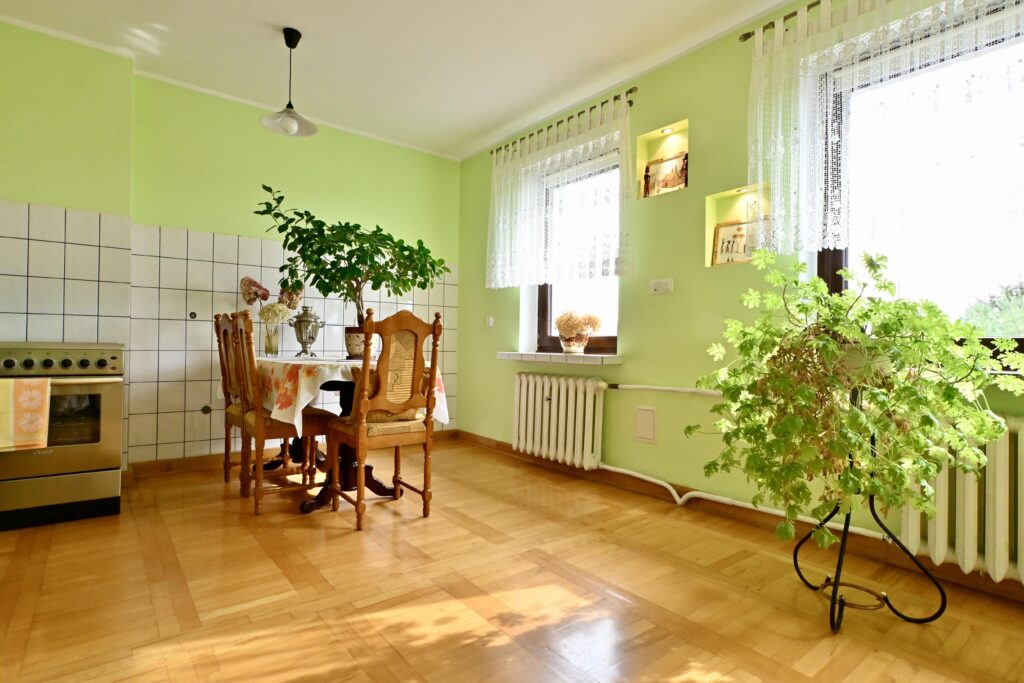 Dom z dużą działką, sadem i własnym lasem - zdjęcie 14