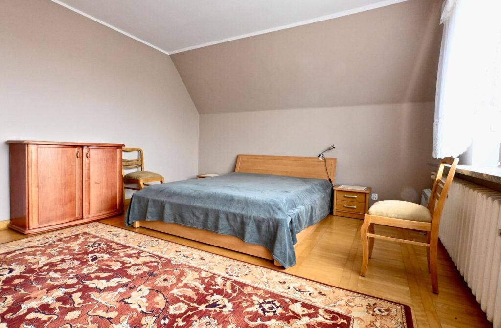 Dom z dużą działką, sadem i własnym lasem - zdjęcie 13