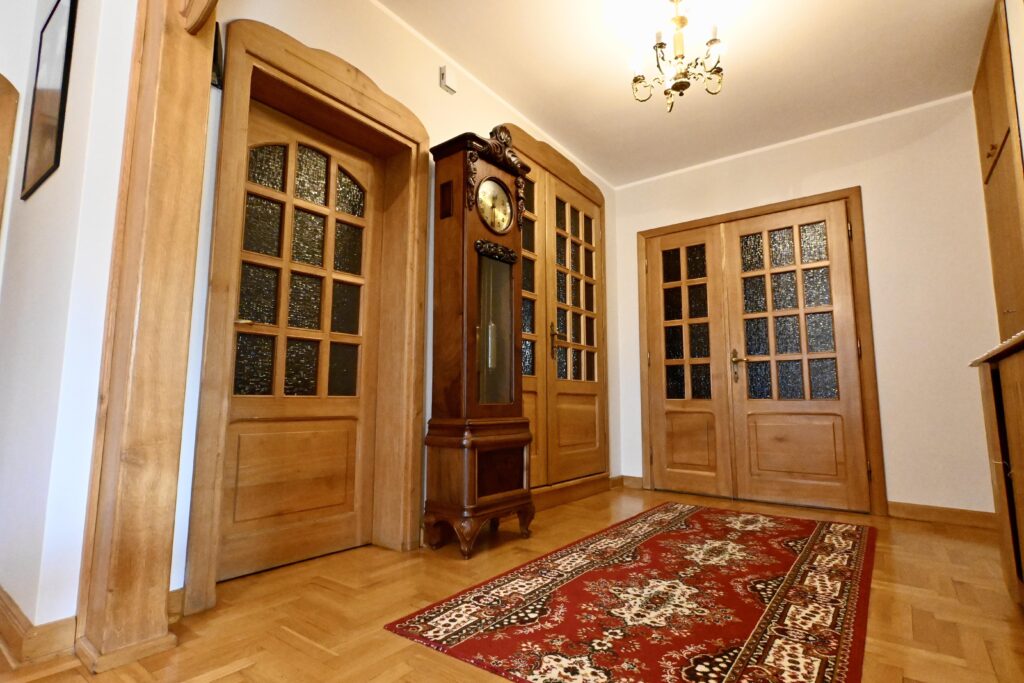 Dom z dużą działką, sadem i własnym lasem - zdjęcie 8