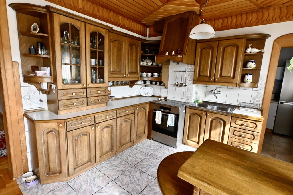 Dom z dużą działką, sadem i własnym lasem - zdjęcie 15