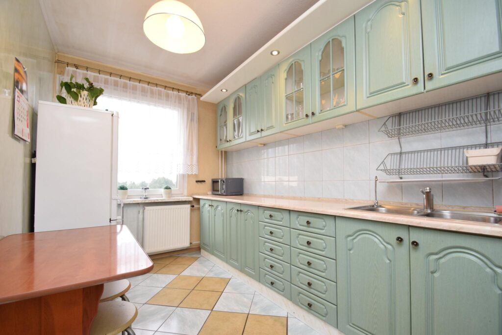 3- pokojowe mieszkanie z dużym balkonem - zdjęcie 1