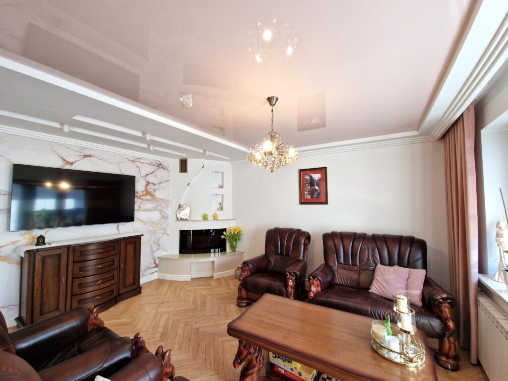 Komfortowy dom w atrakcyjnej okolicy - zdjęcie 3