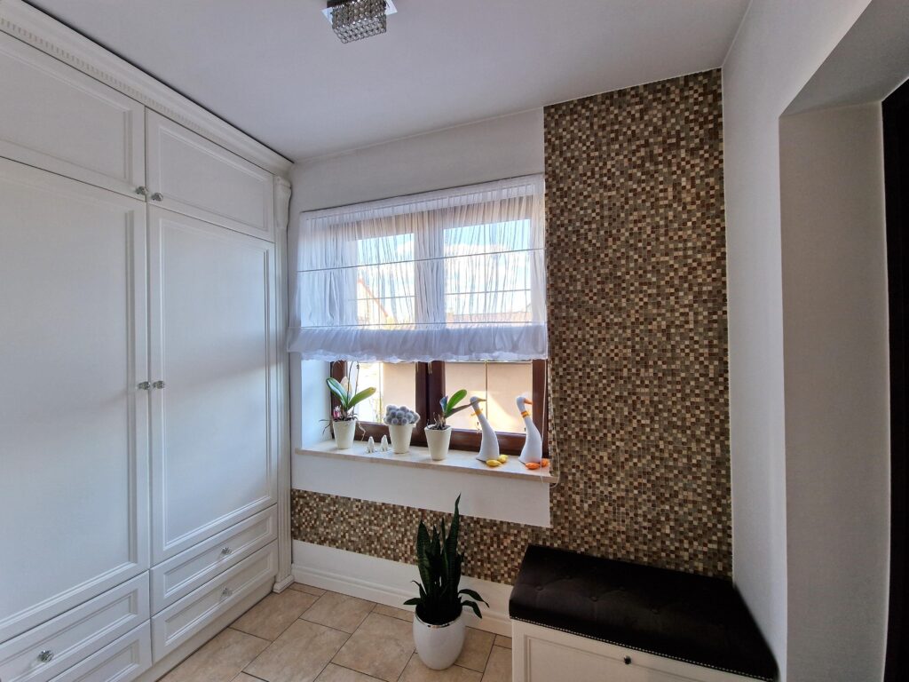 Komfortowy dom w atrakcyjnej okolicy - zdjęcie 11