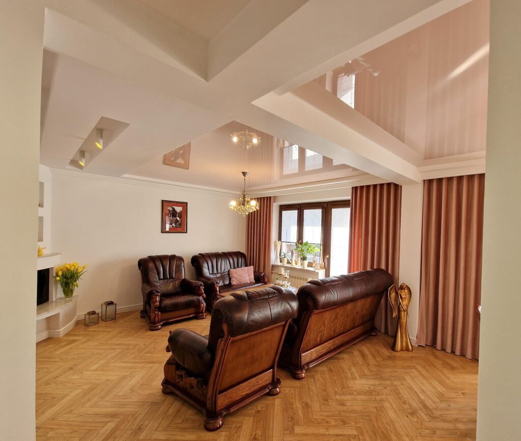 Komfortowy dom w atrakcyjnej okolicy - zdjęcie 2