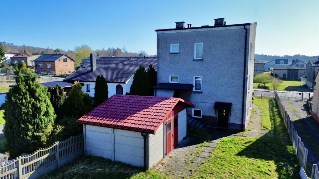 Dom z potencjałem i ogromną działką - zdjęcie 2