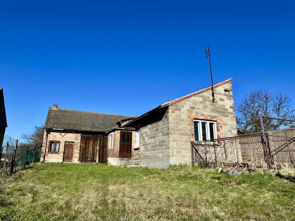 Dom z potencjałem i ogromną działką - zdjęcie 14