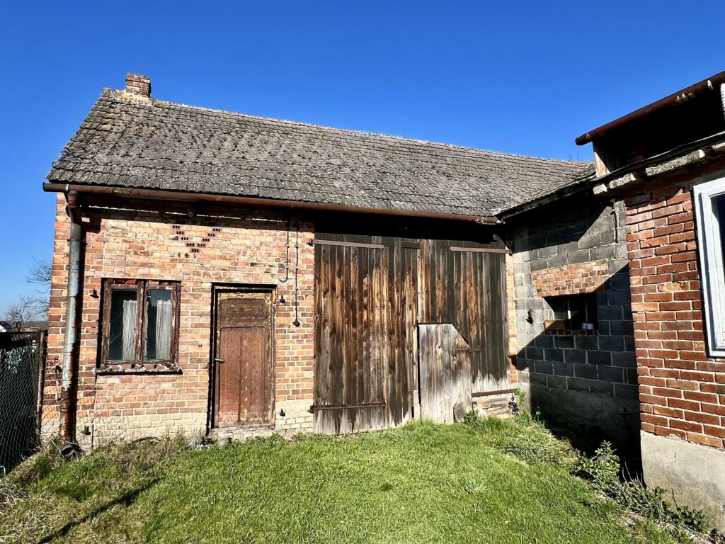 Dom z potencjałem i ogromną działką - zdjęcie 13