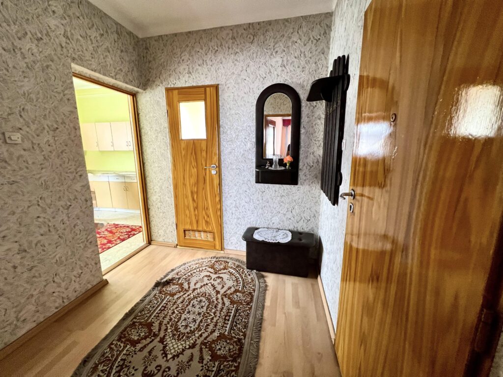 Dom z potencjałem i ogromną działką - zdjęcie 5