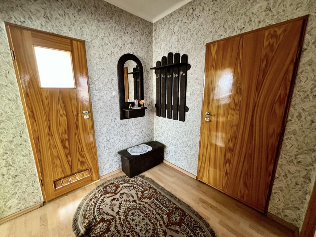 Dom z potencjałem i ogromną działką - zdjęcie 4