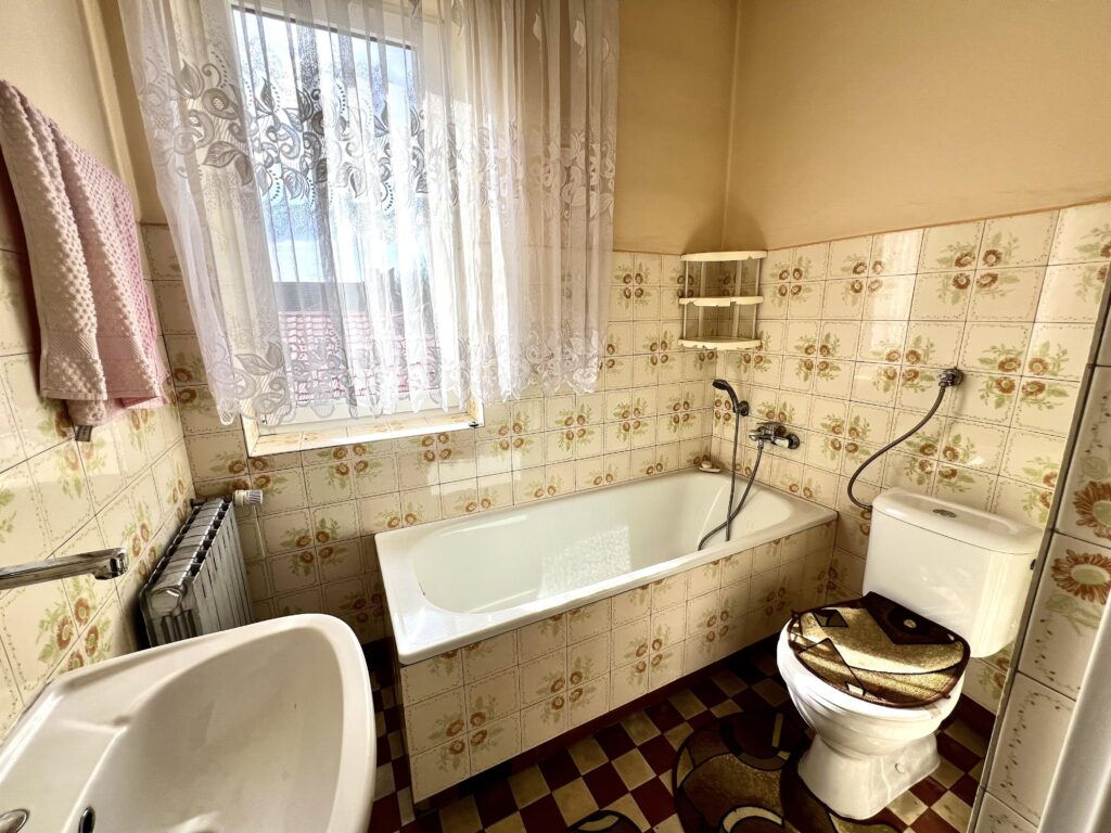 Dom z potencjałem i ogromną działką - zdjęcie 6