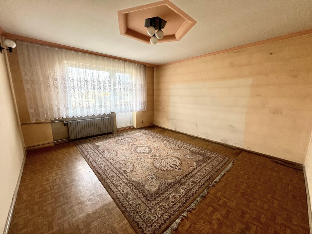 Dom z potencjałem i ogromną działką - zdjęcie 9