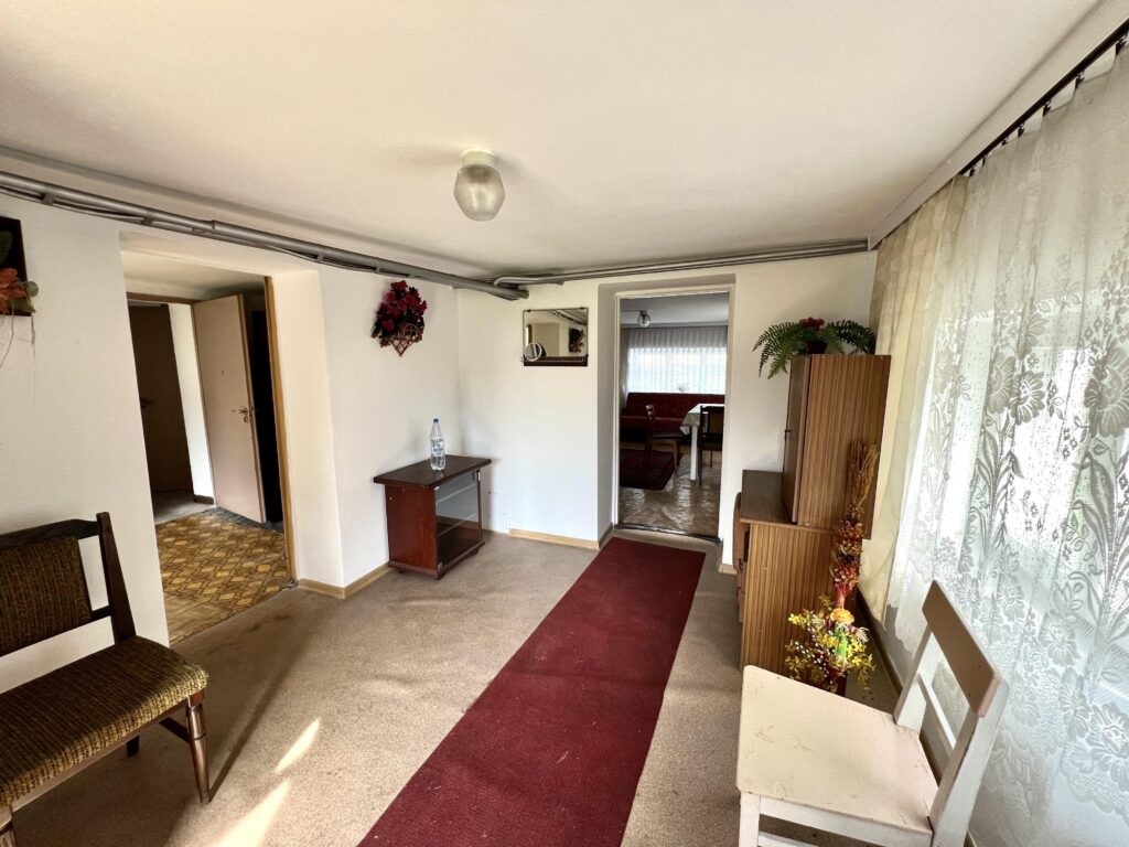 Dom z potencjałem i ogromną działką - zdjęcie 12