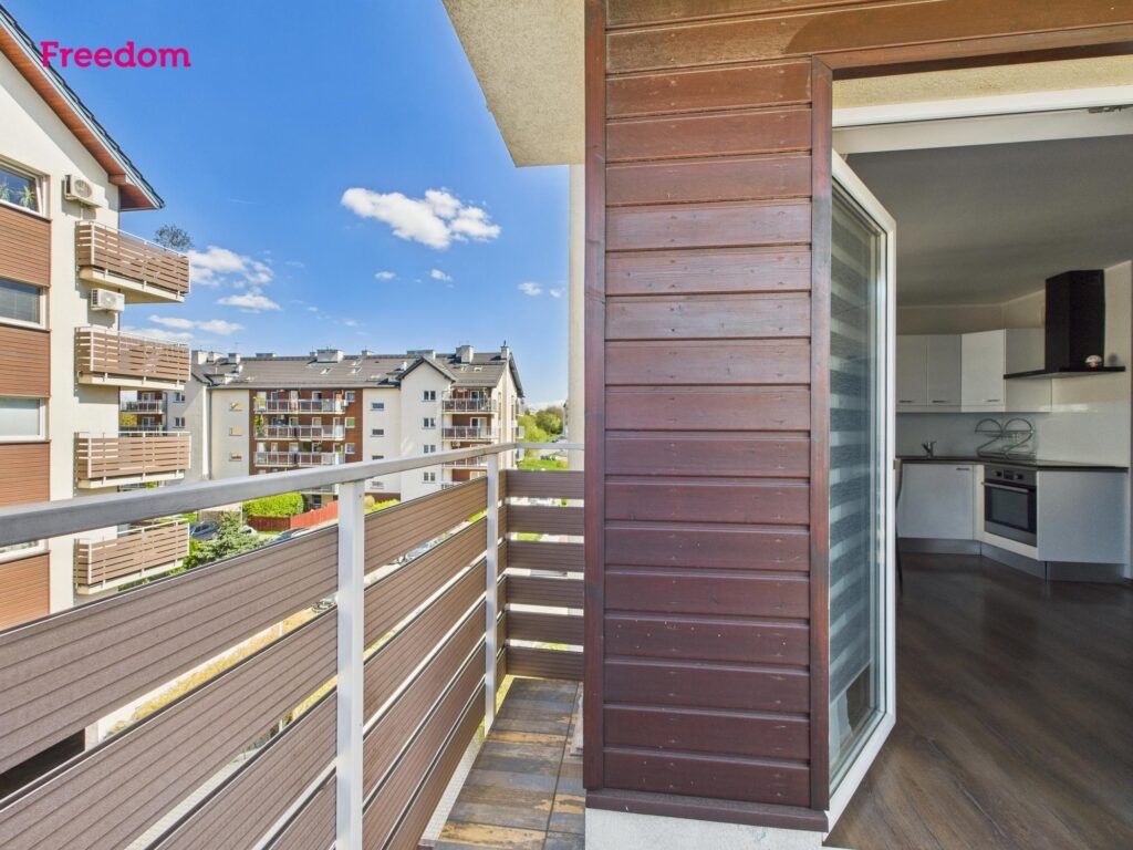 Dwupokojowe mieszkanie z balkonem i garażem - zdjęcie 1