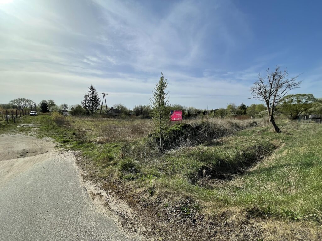 Urokliwa działka 3299m2 - WZ mieszkaniowo-usługowe - zdjęcie 1