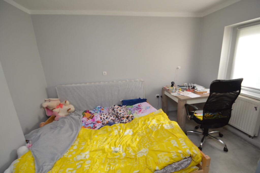 Dom podzielony na cztery mieszkania. - zdjęcie 10