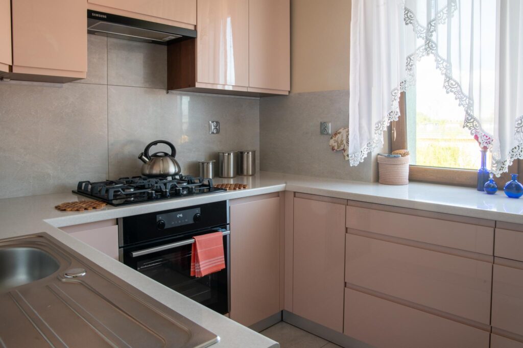 Piękne dwa pokoje na 2 piętrze z dużym balkonem. - zdjęcie 4