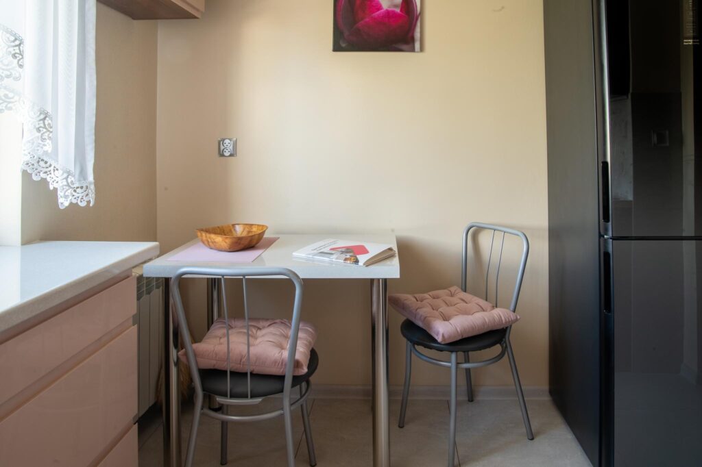 Piękne dwa pokoje na 2 piętrze z dużym balkonem. - zdjęcie 7