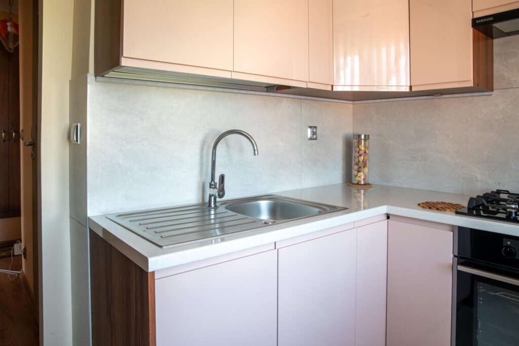 Piękne dwa pokoje na 2 piętrze z dużym balkonem. - zdjęcie 18