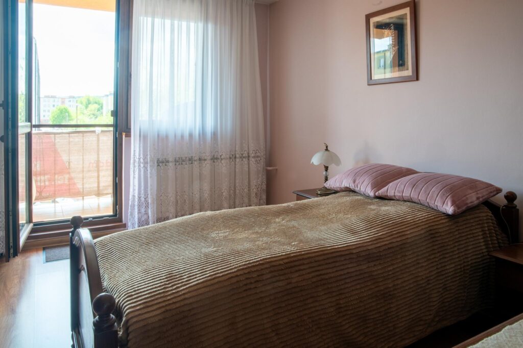 Piękne dwa pokoje na 2 piętrze z dużym balkonem. - zdjęcie 21