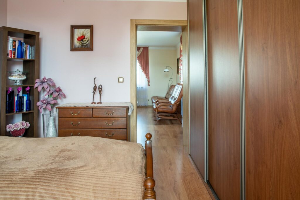 Piękne dwa pokoje na 2 piętrze z dużym balkonem. - zdjęcie 3