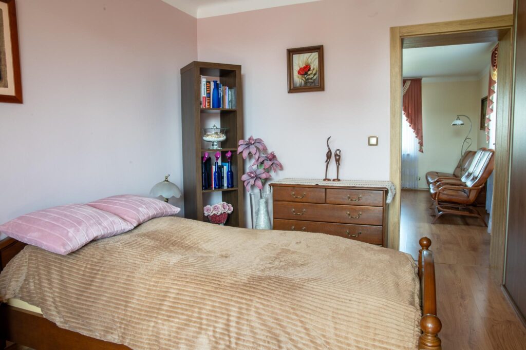 Piękne dwa pokoje na 2 piętrze z dużym balkonem. - zdjęcie 22