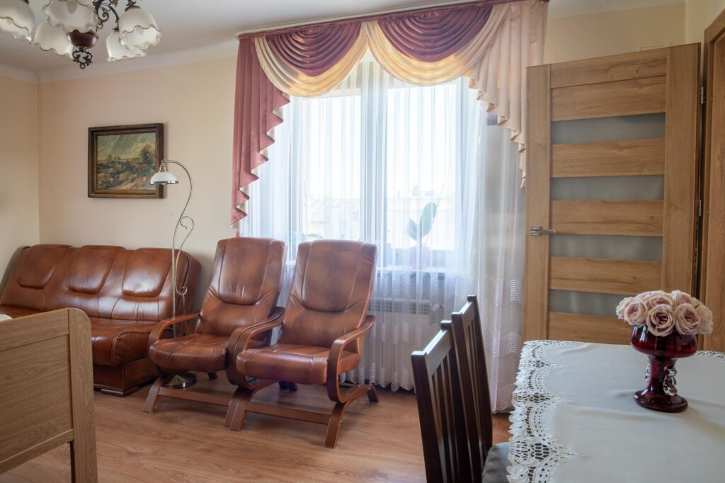 Piękne dwa pokoje na 2 piętrze z dużym balkonem. - zdjęcie 15